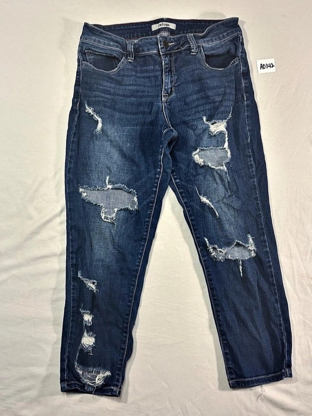 refuge WVT6194 Distressed Straight Leg Jeans in Blue Size 8